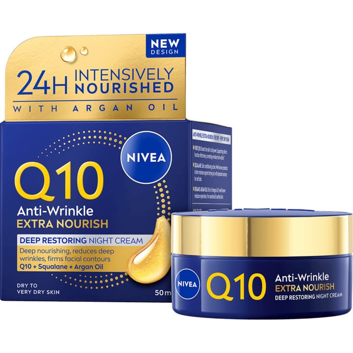 Nivea Q10 Anti-Wrinkle Extra Nourish 50ml yövoide ravitsee ihoa tummansinisessä purkissa kultaisella kannella.