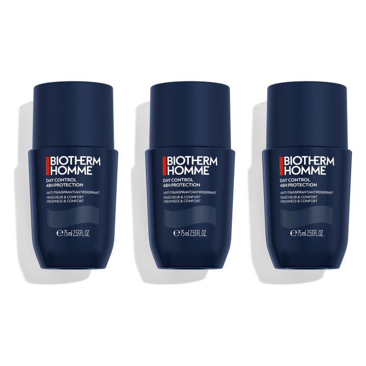 Biotherm Homme Day Control 48H Protection 3 x 75 ml raikastava antiperspirantti kolmessa tummansinisessä hylsyssä.