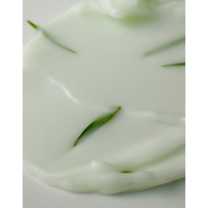 Some By Mi Aha-Bha-Pha 30 Days Miracle Cream 60 g rauhoittava kasvovoide, jonka kevyt vihreä koostumus sisältää yrttejä