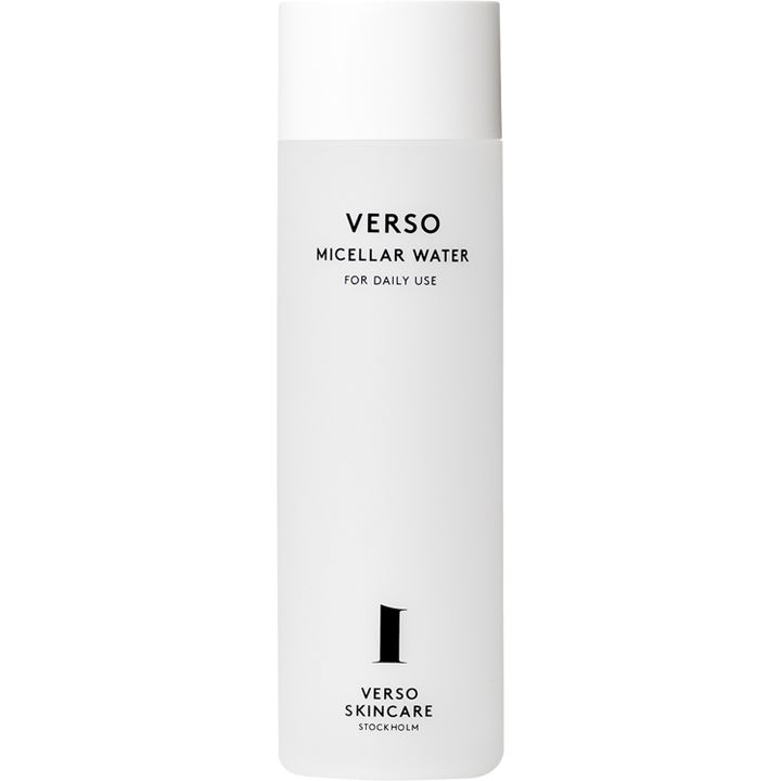 Verso Micellar Water 200 ml syväpuhdistava misellivesi valkoisessa mattapintaisessa pullossa.