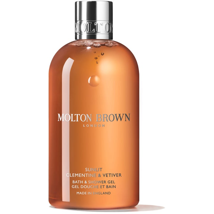 Molton Brown Sunlit Clementine & Vetiver 300 ml virkistävä suihkugeeli oranssia geeliä kirkkaassa pullossa hopeakorkilla