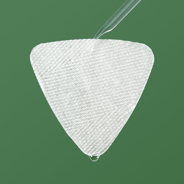 Dr. Ceuracle Tea Tree Purifine Toner Pad 160 ml rauhoittava kasvovesi ja kolmion muotoinen vanulappu vihreällä pohjalla.