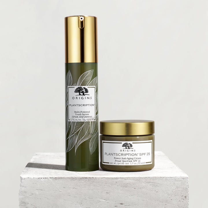 Origins Treatment Duo 100 ml anti-age-setti sisältää seerumin ja SPF 25 kasvovoiteen vihreissä pakkauksissa kultakorkein.