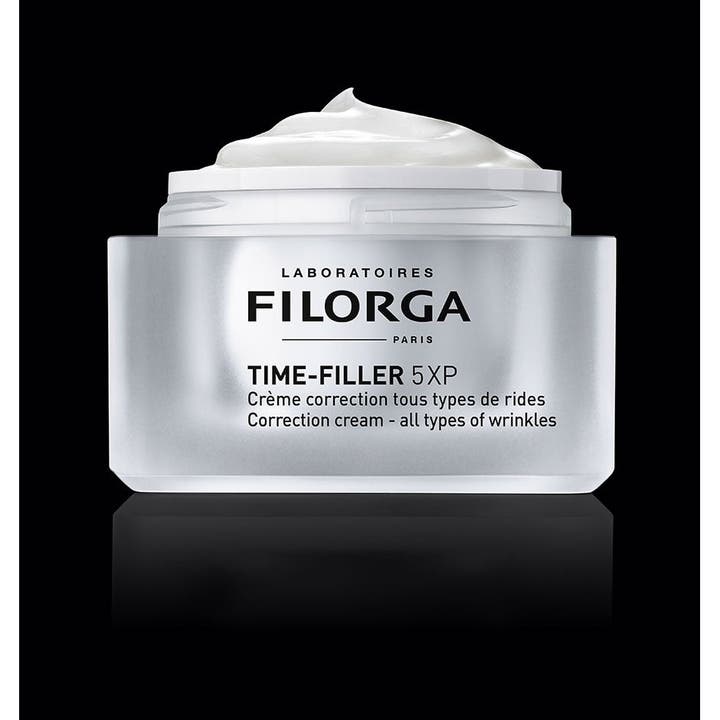 Filorga Time-Filler 5XP Cream 50 ml ryppyjä silottava päivävoide hopeisessa purkissa täyteläisellä koostumuksella.