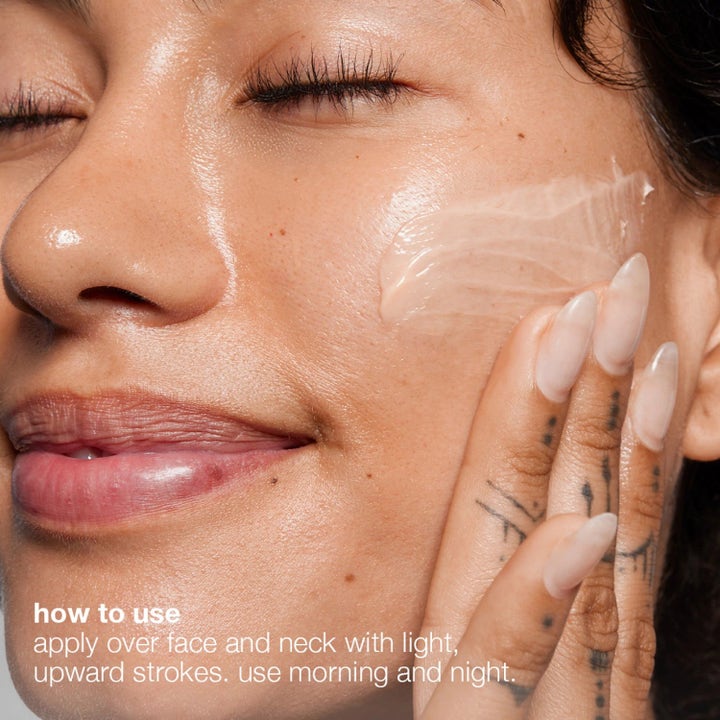 Dermalogica MultiVitamin Power Recovery Cream Duo elvyttävä kasvovoide levitettynä iholle ja how to use -ohje