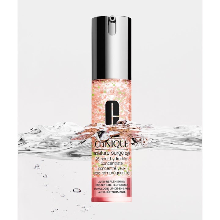 Clinique Moisture Surge Eye 30 ml silmänympärysgeeli vaaleanpunainen helmiä sisältävä seerumi vesiroiskeissa.
