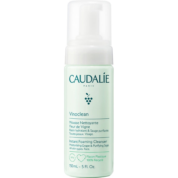 Caudalíe Vinoclean Instant Foaming Cleanser 150 ml puhdistusvaahto vaaleanvihreässä pumppupullossa.