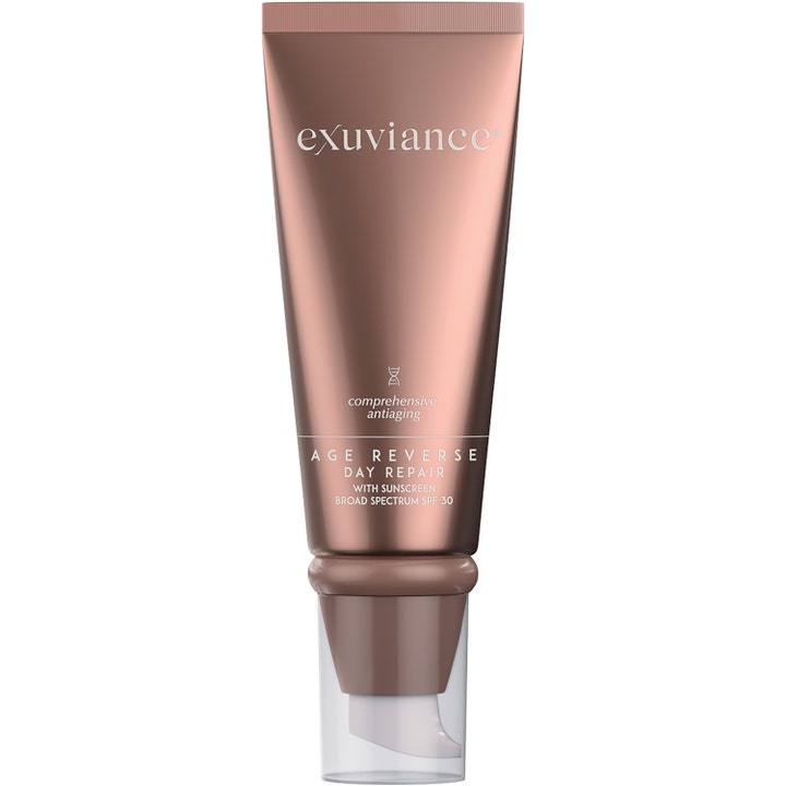 Exuviance Age Reverse Day Repair 50 g aurinkosuojallinen päivävoide tyylikkäässä pronssisessa tuubissa.