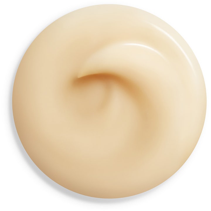 Shiseido Benefiance Overnight Wrinkle Resisting Cream 50 ml silottava yövoide ja täyteläinen kermainen voidekoostumus.