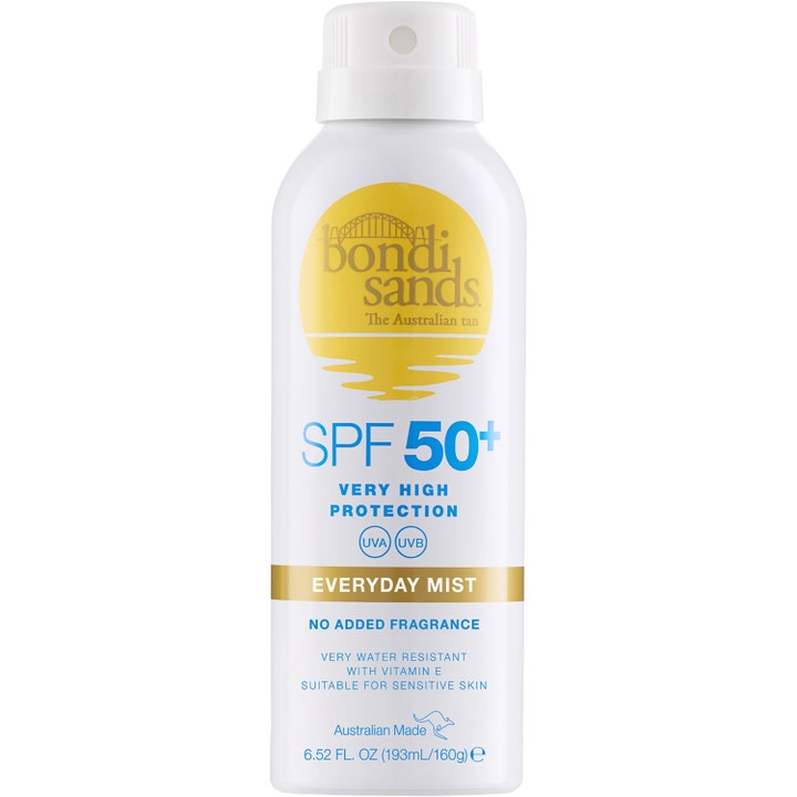 Bondi Sands Everyday Mist SPF 50+ 193 ml aurinkosuihke valkoisessa pullossa, jossa on keltainen aurinkologo.