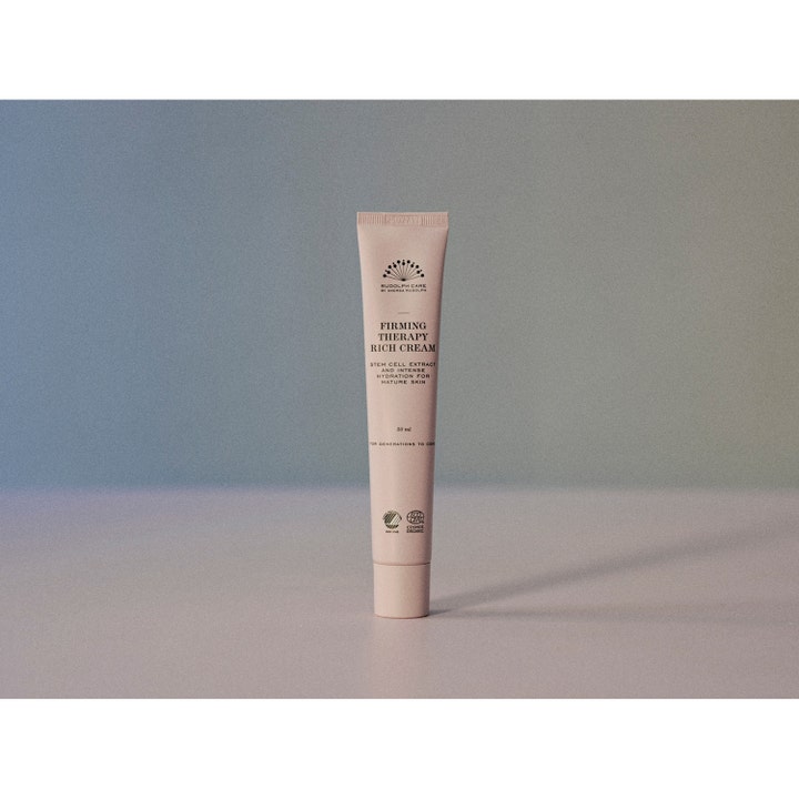 Rudolph Care Firming Therapy Rich Cream 50 ml kiinteyttävä kasvovoide kapeassa vaaleanpunaisessa tuubissa.