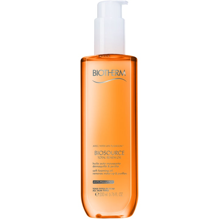 Biotherm Biosource Total Renew Oil 200 ml puhdistusöljy poistaa meikin tehokkaasti oranssissa läpinäkyvässä pumppupullossa.