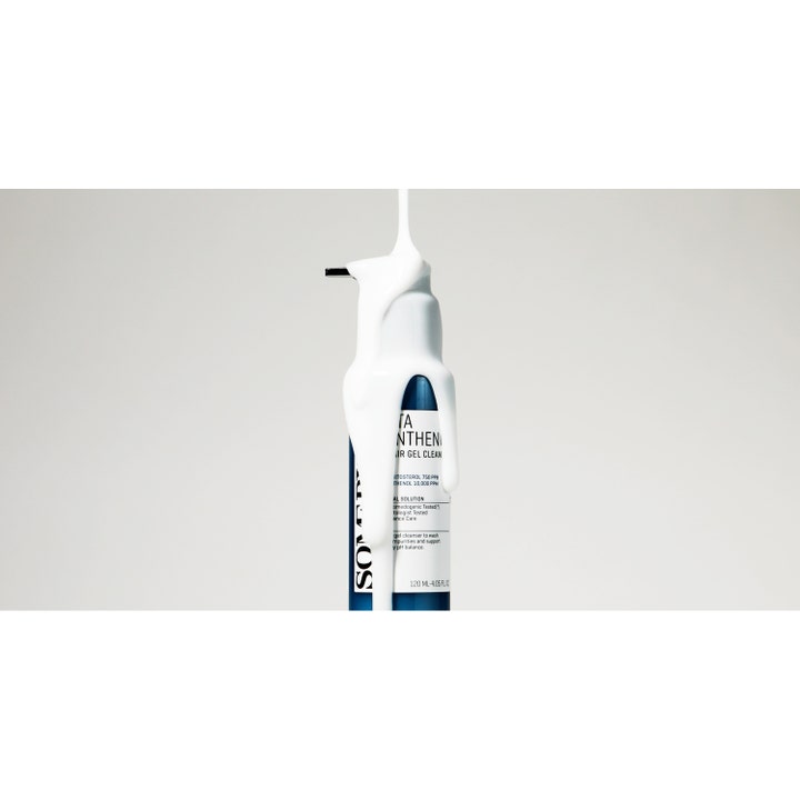 Some By Mi Beta Panthenol Repair Gel Cleanser 120 ml korjaava puhdistusgeeli ja valkoista vaahtoa valuva sininen pullo