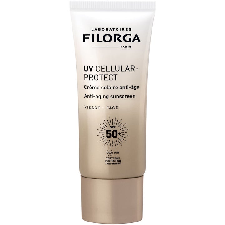Filorga UV Cellular-Protect SPF 50+ ikääntymistä ehkäisevä aurinkovoide tyylikkäässä beige-kultaisessa tuubissa.