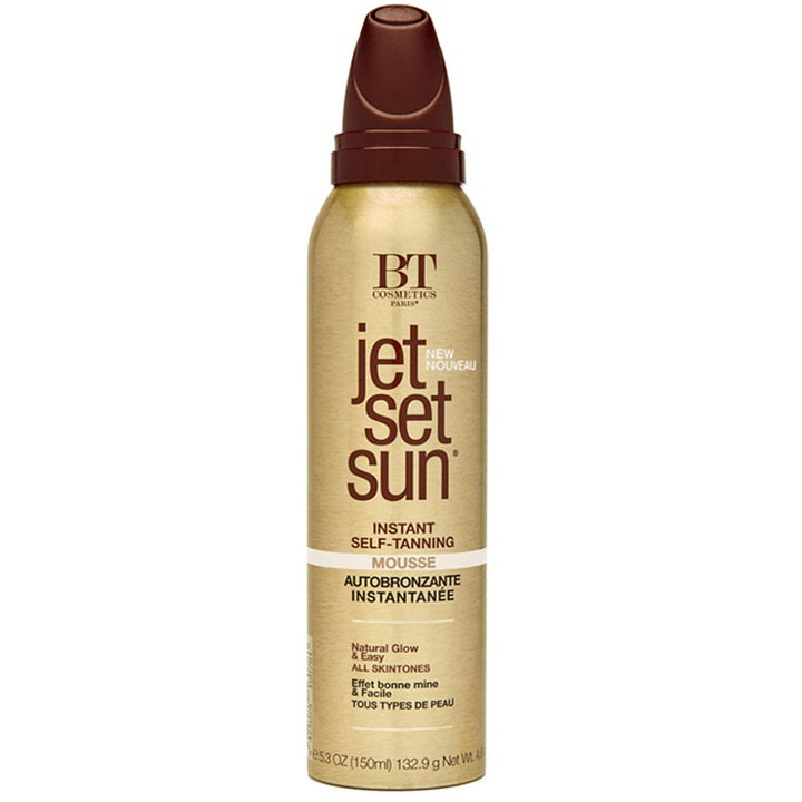 BT Cosmetics Jet Set Sun Instant Self-Tanning Mousse 150 ml itseruskettava vaahto kultaisessa pullossa ruskealla korkilla