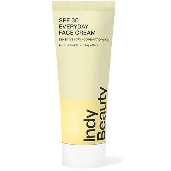 Indy Beauty Everyday Face Cream SPF 30 suojaava ja pohjustava kasvovoide keltaisessa tuubissa valkoisella korkilla.