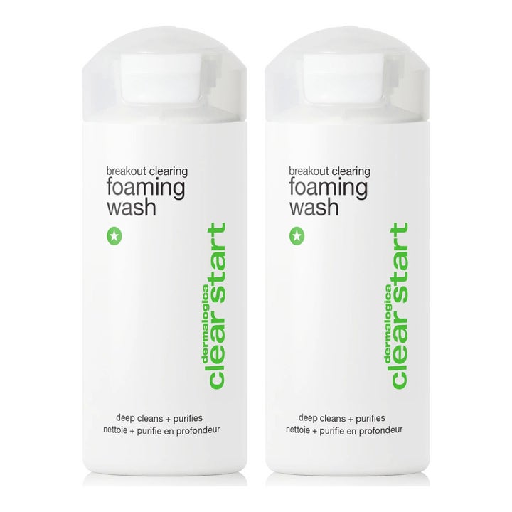 Dermalogica Clear Start Breakout Clearing Foaming Wash syväpuhdistava puhdistusvaahto kaksi valkoista muovipulloa.