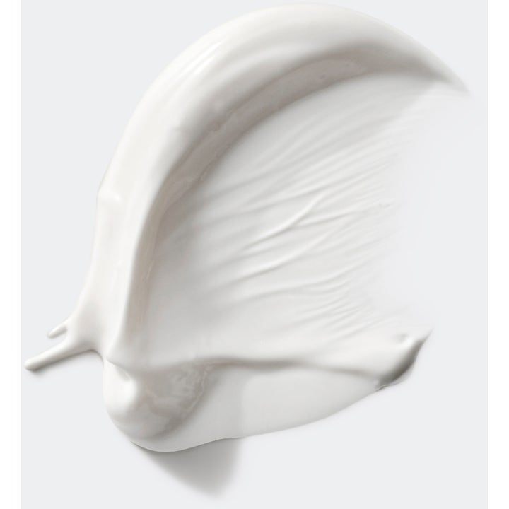 Clinique UV Solutions Hydrating Sunscreen SPF 50 40 ml kosteuttava aurinkovoide ja sen pehmeä valkoinen voidekoostumus