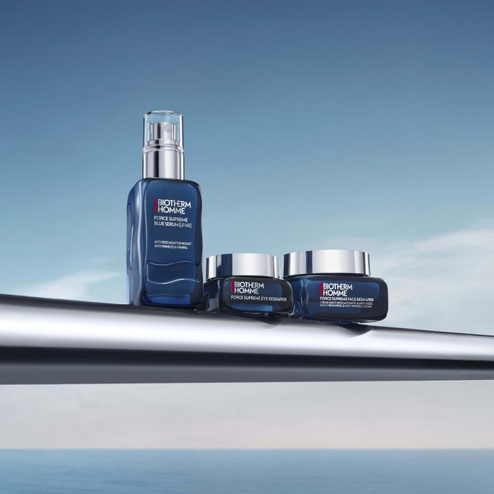 Biotherm Force Supreme Eye Reshaper 20 ml kiinteyttävä silmänympärysvoide sinisessä lasipurkissa hopeisella korkilla
