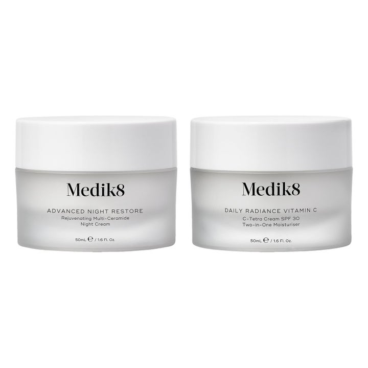 Medik8 Advanced Night Restore ja Daily Radiance Vitamin C 50 ml uudistavat ja kirkastavat voiteet himmeissä lasipurkeissa