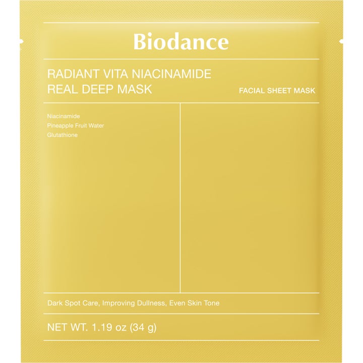 Biodance Radiant Vita Niacinamide Real Deep Mask 34 g kirkastava kangasnaamio keltaisessa pakkauksessa.
