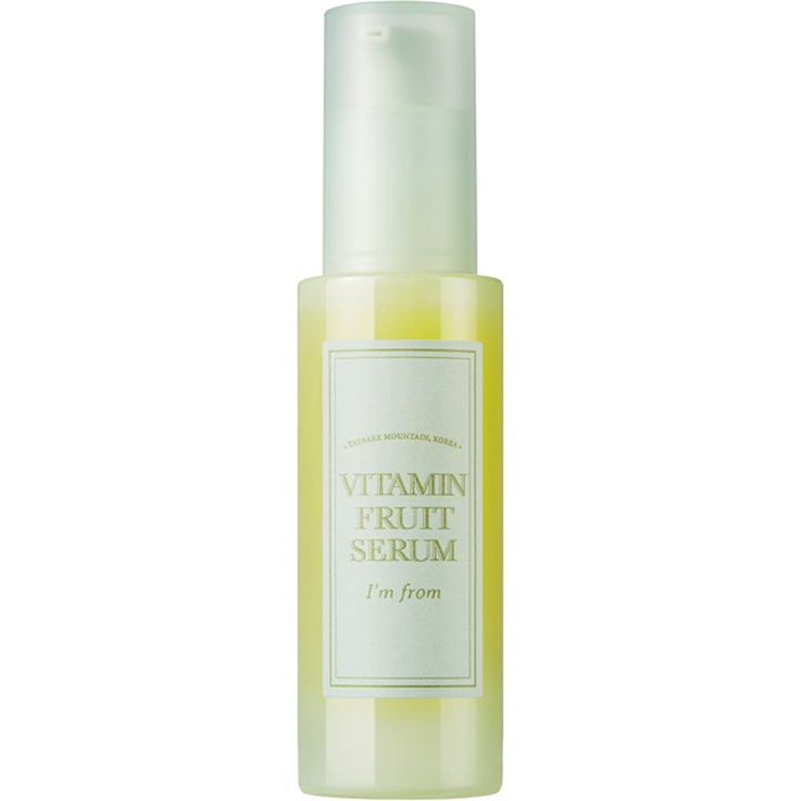 I'm From Vitamin Fruit Serum 30 ml heleyttävä kasvoseerumi vaaleankeltaisessa pumppupullossa.