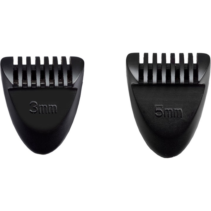 BaByliss Super X-Metal Precision Black Precision Trimmer partatrimmeri ja mustat 3 mm sekä 5 mm ohjauskammat.