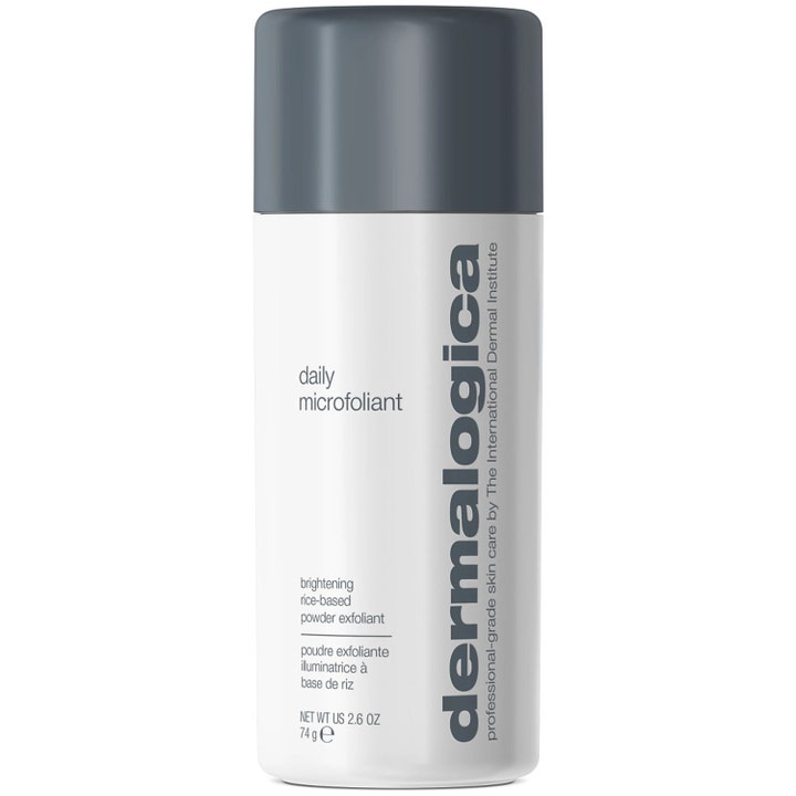 Kirkastava Dermalogica Daily Microfoliant 74 g kuorintajauhe valkoisessa purkissa harmaalla korkilla.