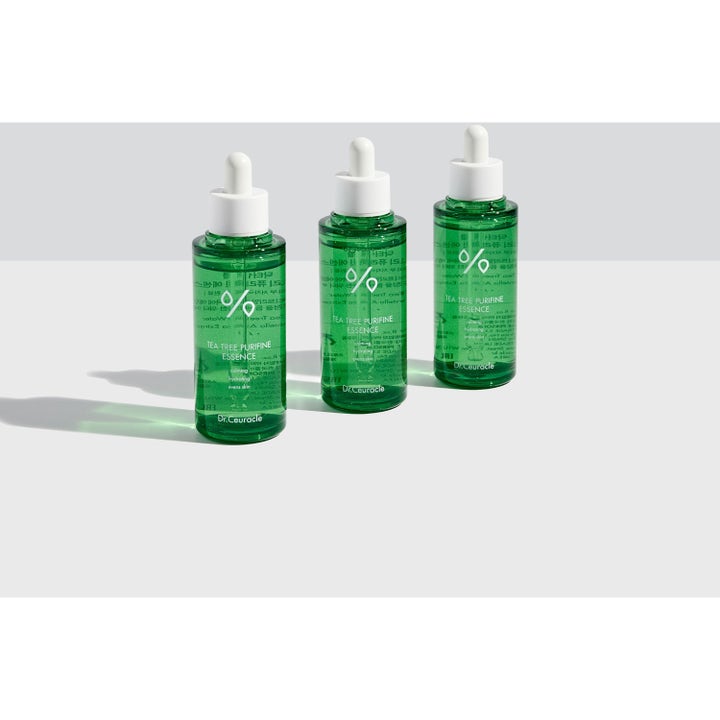 Dr. Ceuracle Tea Tree Purifine Essence 50 ml rauhoittava hoitoneste kolmessa vihreässä pipettipullossa valkoisilla korkeilla.