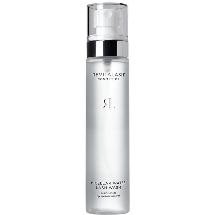 RevitaLash Micellar Water Lash Wash 100 ml hoitava silmämeikinpoistoaine huurteisessa pullossa hopeisin yksityiskohdin.