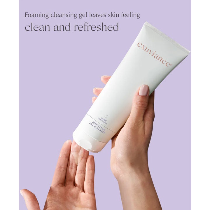 Exuviance Deep Clean AHA Cleanser 212 ml syväpuhdistava puhdistusgeeli kirkkaalla koostumuksella valkoisesta tuubista.