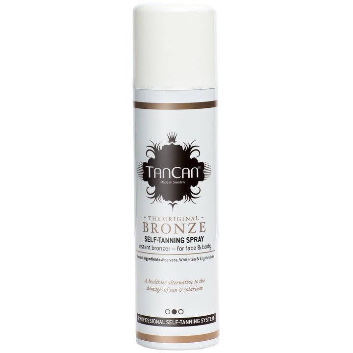 TanCan Bronze itseruskettava suihke antaa hehkua valkoisessa spraypullossa, jossa on musta logo ja kultaisia yksityiskohtia.