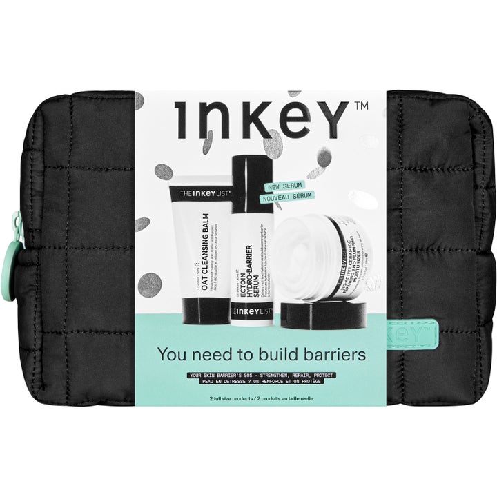 The INKEY List You Need to Build Barriers 130 ml ihonhoitosetti mustassa tikatussa meikkipussissa.