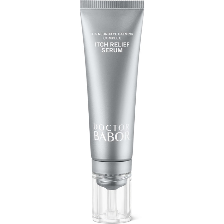 Doctor Babor Itch Relief Serum rauhoittava seerumi hopeisessa tuubissa jossa on läpinäkyvä tarkkuusapplikaattori.