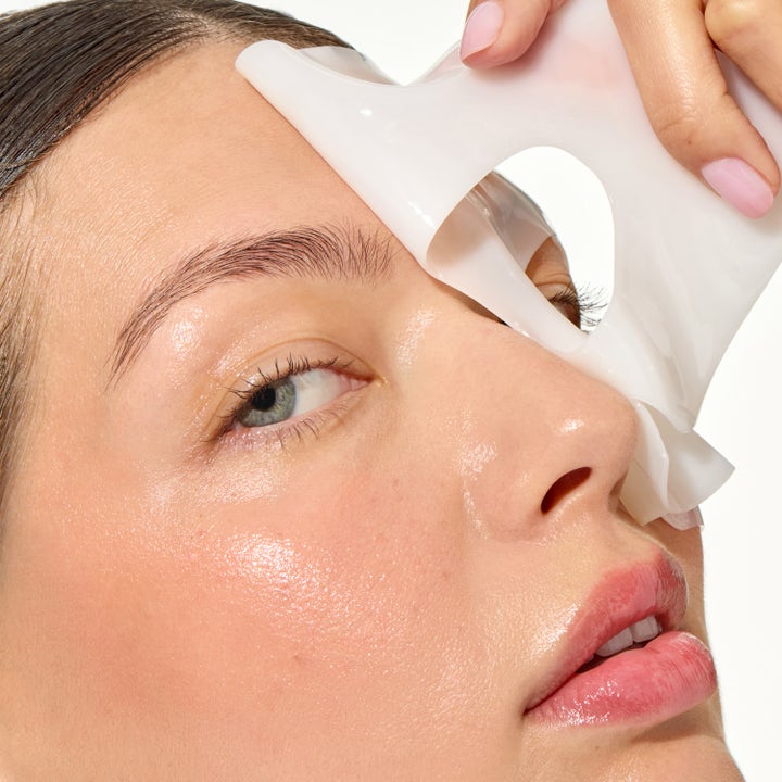 Mario Badescu Advanced Collagen Hydrogel Sheet Mask 3 kpl kosteuttaa ja silottaa ihoa kasvoilla.