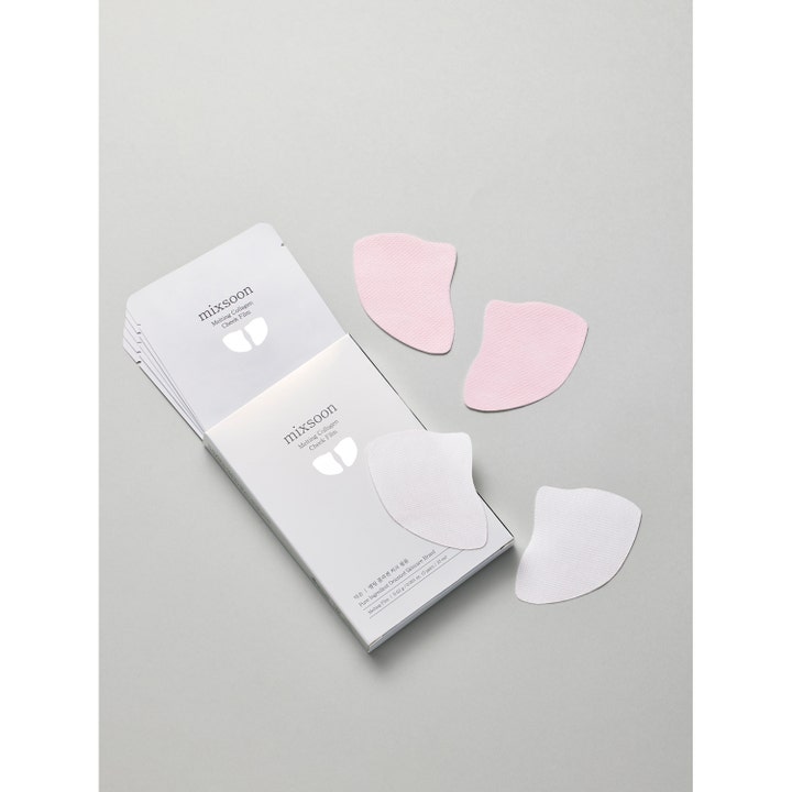 Mixsoon Melting Collagen Cheek Film 5 kpl kollageeni-kasvonaamio ja vaaleanpunaisia kuitulappuja valkoisen rasian vieressä.