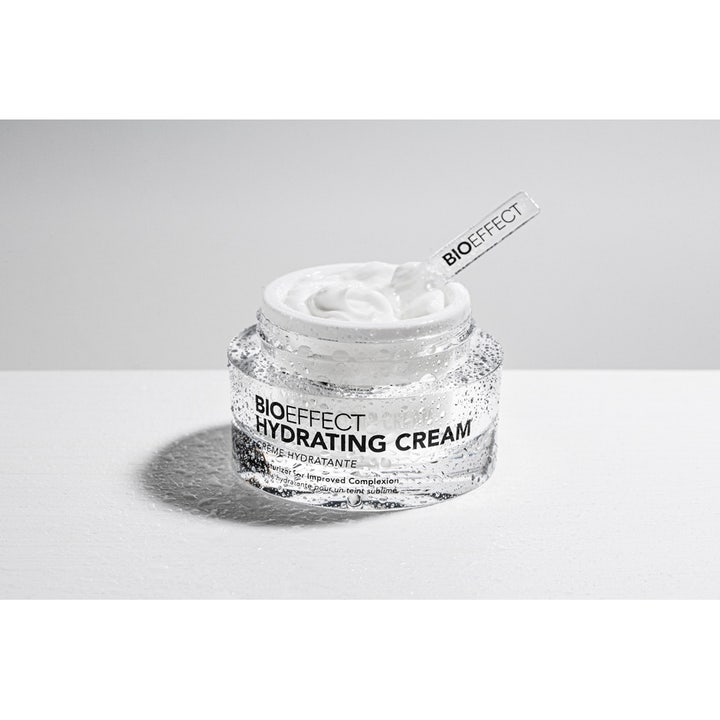 Bioeffect Hydrating Cream 50 ml kosteuttava kasvovoide kirkkaassa purkissa, jossa on mukana levityslasta.