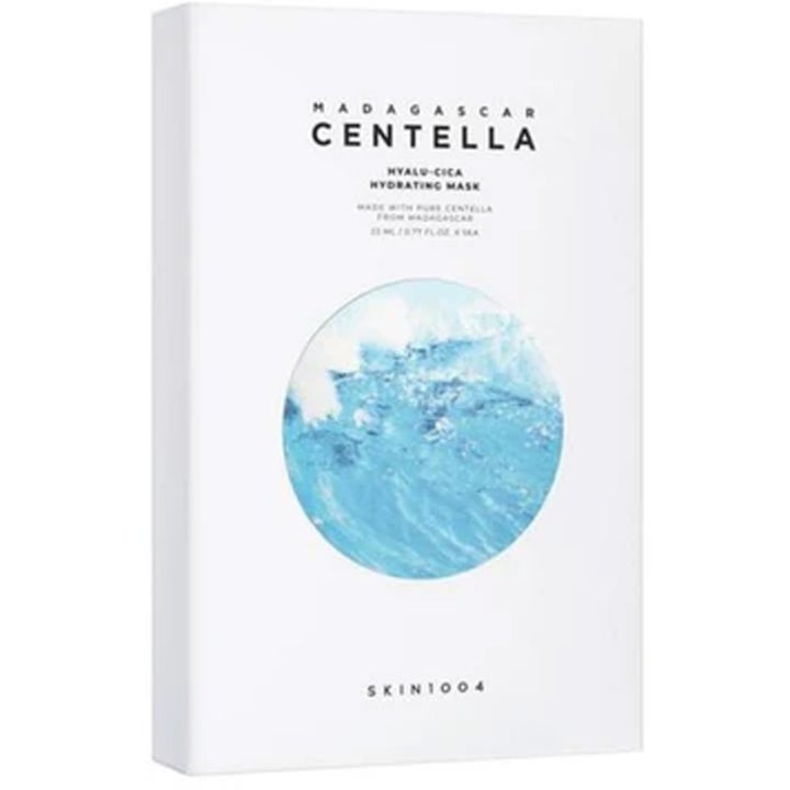 Skin1004 Hyalu-Cica Hydrating Mask 5 kpl kosteuttava kasvonaamio valkoisessa rasiassa jossa on pyöreä kuva sinisestä vedestä