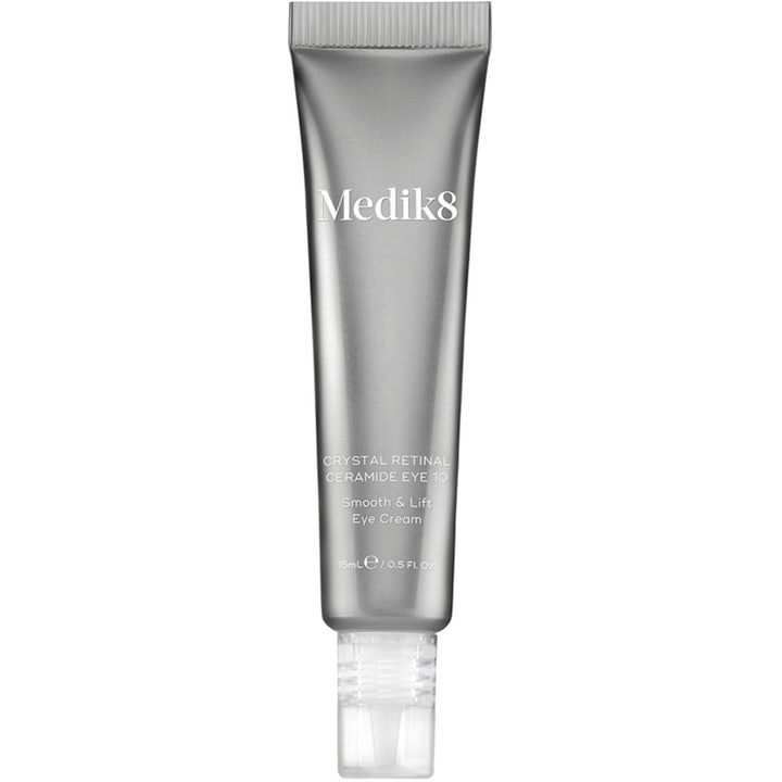 Medik8 Crystal Retinal Ceramide Eye 10 15 ml silottava silmänympärysvoide tyylikkäässä hopeanvärisessä tuubissa.