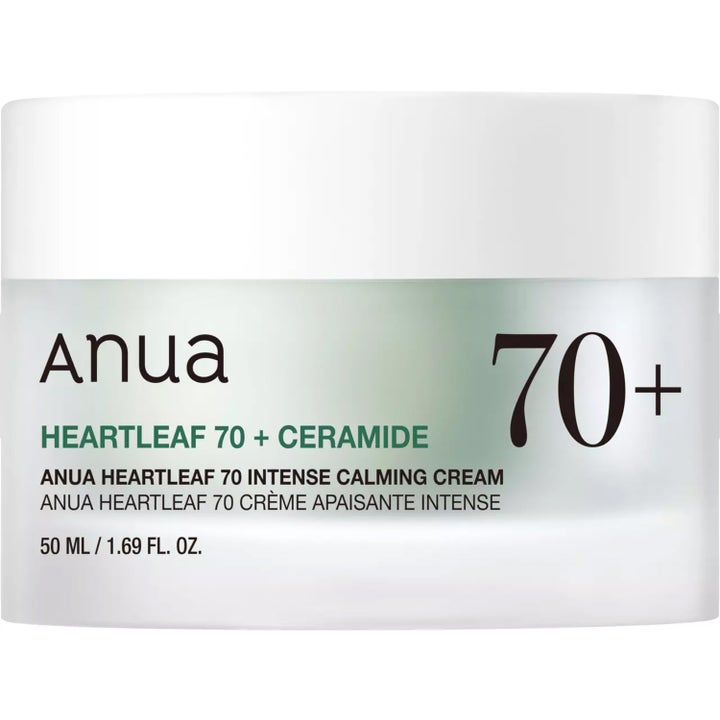 Anua Heartleaf 70 Intense Calming Cream 50 ml rauhoittava kasvovoide keramidi-yhdisteellä valkoisessa purkissa.