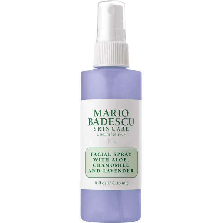 Mario Badescu Facial Spray with Aloe, Chamomile and Lavender 118 ml rauhoittava kasvosuihke liilassa muovipullossa.