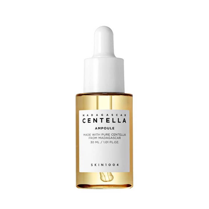 Skin1004 Madagascar Centella Ampoule 30 ml rauhoittava seerumi kirkkaassa pullossa valkoisella pipetillä