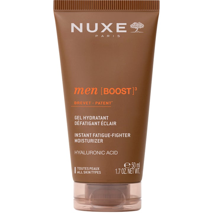 Nuxe Men Boost 3 50 ml virkistävä kosteusvoide hyaluronihapolla ruskeassa muovituubissa kirkkaalla korkilla.