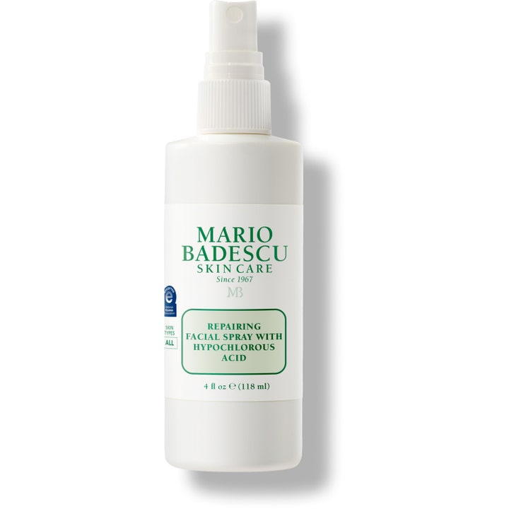 Mario Badescu Repairing Facial Spray 118 ml korjaava kasvosuihke valkoisessa muovipullossa vihreillä teksteillä