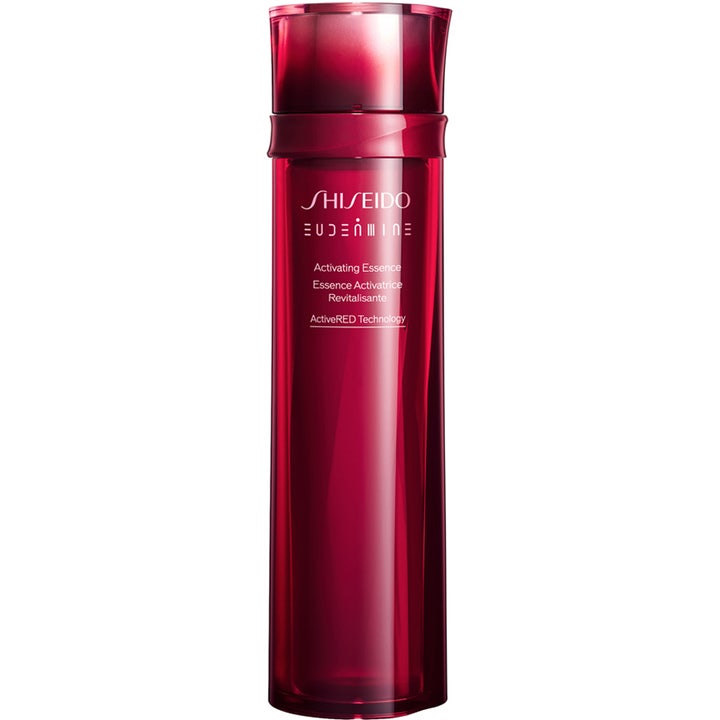 Shiseido Eudermine Activating Essence heleyttävä hoitoneste tyylikkäässä syvänpunaisessa läpikuultavassa pullossa