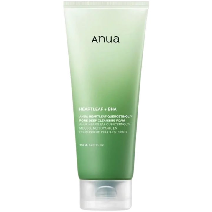 Anua Heartleaf Quercetinol 150 ml syväpuhdistava puhdistusvaahto vihreässä liukuvärjätyssä tuubissa kirkkaalla korkilla