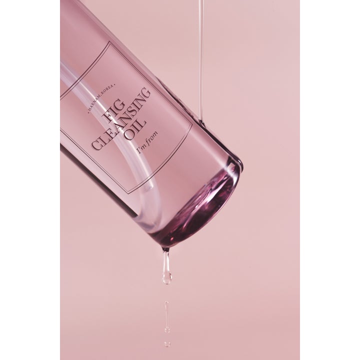 I'm from Fig Cleansing Oil 200 ml puhdistusöljy meikinpoistoon, vaaleanpunainen öljypisara valuu kirkkaasta pullosta.