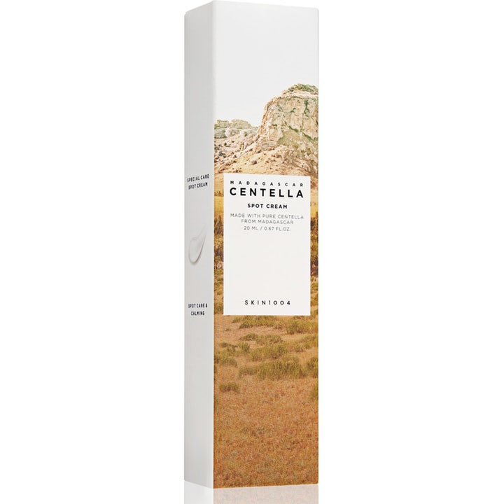 SKIN1004 Madagascar Centella Spot Cream 20 ml rauhoittava täsmävoide valkoisessa pahvipakkauksessa.
