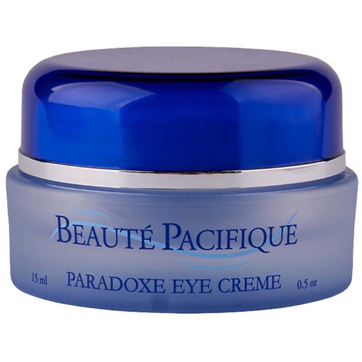 Beauté Pacifique Paradoxe Eye Creme 15 ml silottaa juonteita huurteisessa sinisessä purkissa hopeisella reunalla