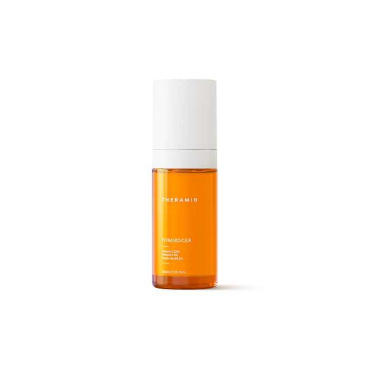 Theramid Tetramid C.E.F. 30 ml kirkastava C-vitamiiniseerumi oranssissa läpinäkyvässä pullossa valkoisella korkilla.